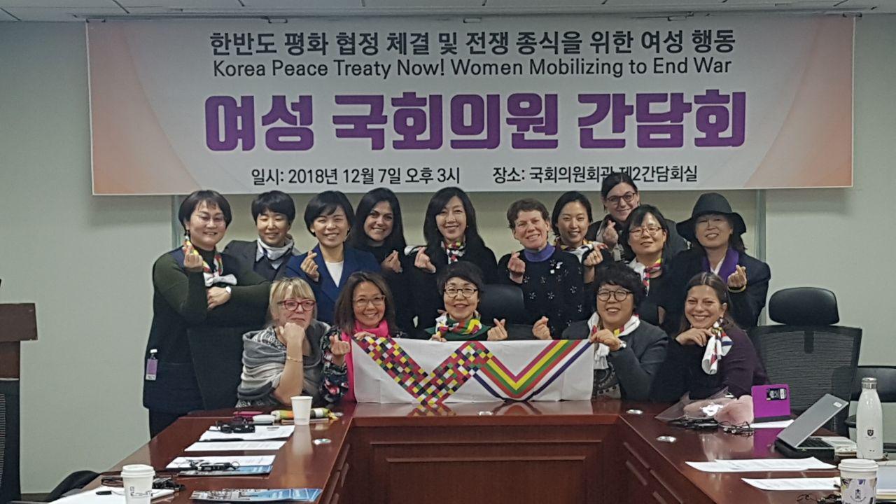 [사진][여성연합]한반도_평화협정체결_및_전쟁종식을_위한_여성행동_여성국회의원_간담회 (1).jpg