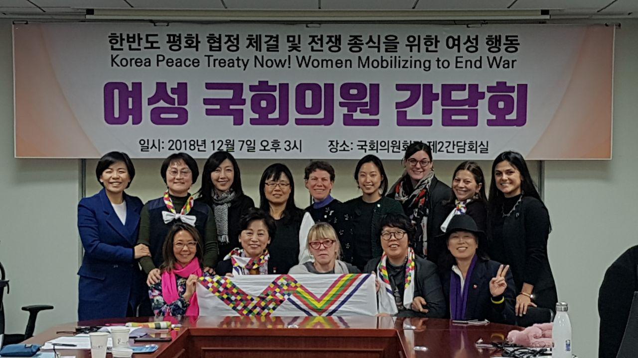 [사진][여성연합]한반도_평화협정체결_및_전쟁종식을_위한_여성행동_여성국회의원_간담회 (2).jpg